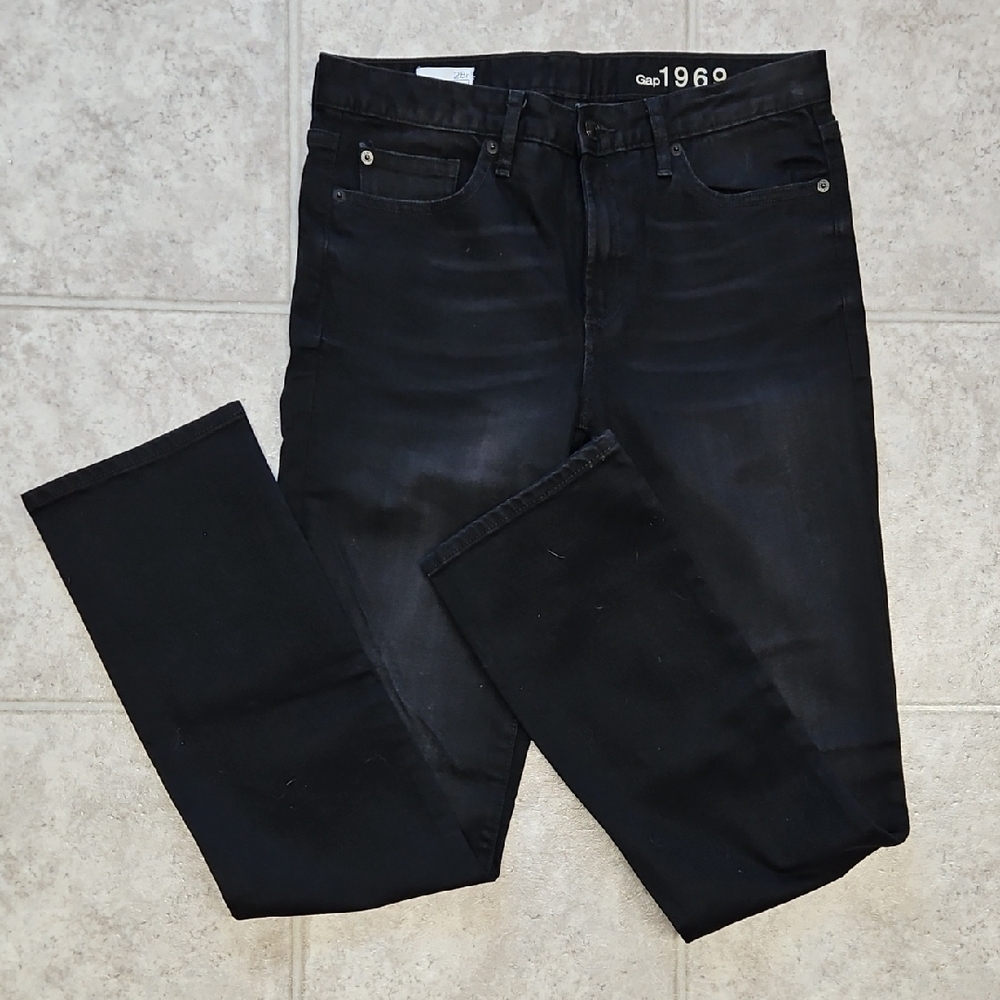 BNWOT Gap Real Straight 28R